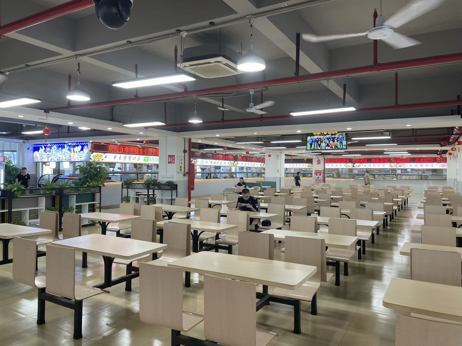二楼饭堂3.jpg