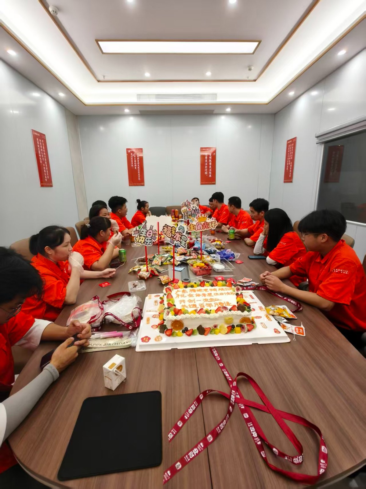 员工生日会.jpg